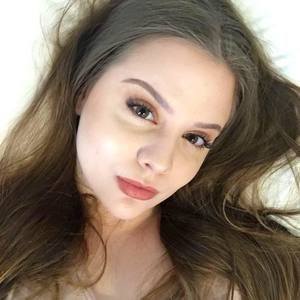 Meet your Posher, Chloe